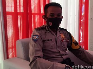 Kisah Polisi Penyekat Mudik Lebaran Lepas Kangen Via Video Call Keluarga