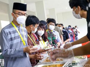 Berbagi Kebahagiaan Lebaran Bersama Petugas Kesehatan di Wisma Atlet