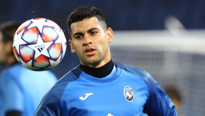 BERGAMO, ITALY - OCTOBER 27:  Cristian Romero of Atalanta BC during the warm up before the UEFA Champions League Group D stage match between Atalanta BC and Ajax Amsterdam at Gewiss Stadium on October 27, 2020 in Bergamo, Italy.  (Photo by Marco Luzzani/Getty Images)