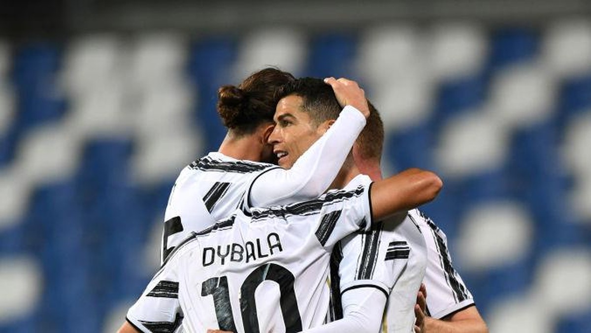 Cristiano Ronaldo dan Paulo Dybala sama-sama 100 gol di Juventus (Getty Images/Alessandro Sabattini)