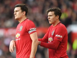 Di posisi bek tengah, masih ada Varane, Maguire, dan Lindelof. Namun Varane, juga kerap dibekap cedera (Getty Images)