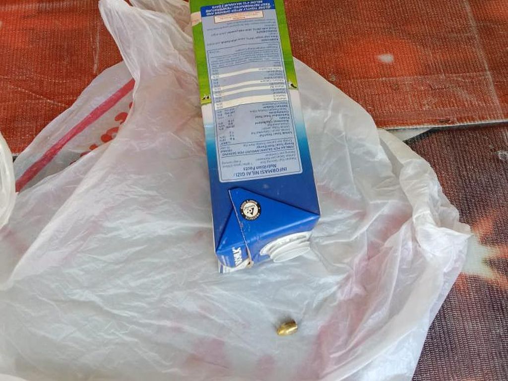 Heboh Peluru Nyasar Tembus Kotak Susu di Perumahan Ciledug Tangerang Heboh Peluru Nyasar Tembus Kotak Susu di Perumahan Ciledug Tangerang