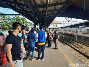 KRL Kembali Berhenti di Stasiun Tanah Abang Pukul 15.00-19.00 WIB