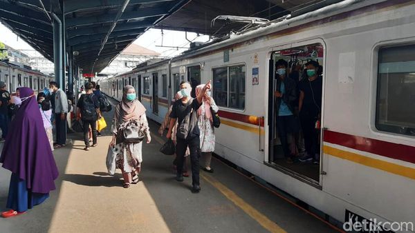 Kondisi Terkini Stasiun Tanah Abang di Hari Pertama Lebaran