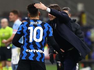 Waduh! Lautaro-Conte Adu Tinju