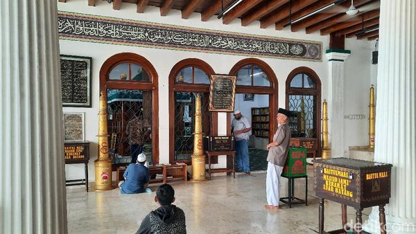 Mereka Berlebaran di Masjid Luar Batang