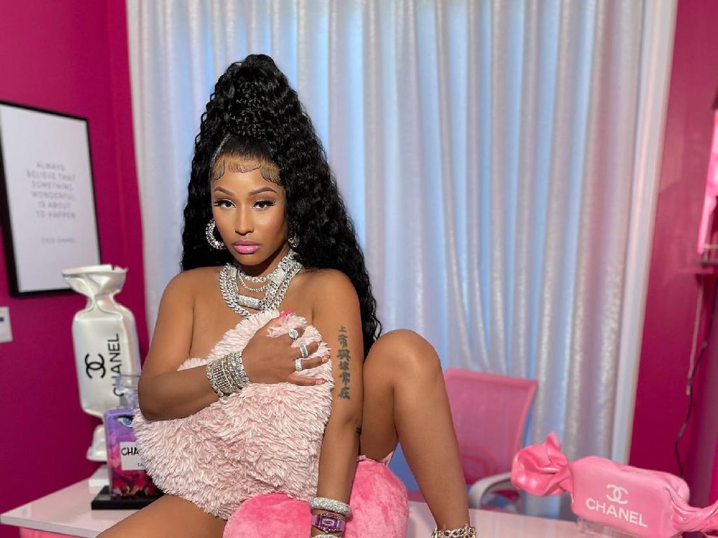 Nicky Minaj Gagal Kolaborasi dengan Kanye West Gegara Dilarang Kim Kardashian Nicky Minaj Gagal Kolaborasi dengan Kanye West Gegara Dilarang Kim Kardashian