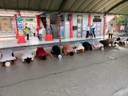 Dapat Remisi Lebaran, Napi Lapas di Samarinda Sujud Syukur