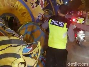 Polisi Bubarkan Takbir Keliling Pakai Kereta Kencana di Tuban