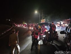 Membeludak! Ribuan Pemudik Jebol di Penyekatan Puncak Cianjur