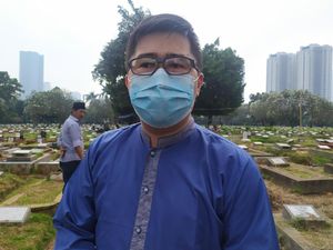 Peziarah di TPU Menteng Pulo: Dilarang Penjaga, tapi Diizinkan Warga