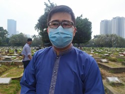 Peziarah di TPU Menteng Pulo: Dilarang Penjaga, tapi Diizinkan Warga