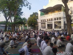 Jemaah Sewa Hotel demi Salat Id di Istiqlal, Akhirnya ke Masjid Cut Meutia Jemaah Sewa Hotel demi Salat Id di Istiqlal, Akhirnya ke Masjid Cut Meutia