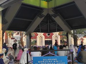 Cerita Jemaah Masjid At-Tin Tetap Ikut Salat Id Meski Waswas Corona