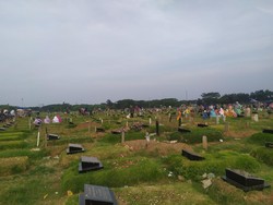 Kala Warga Jakarta Tetap Ziarah Meski Anies Bilang Ditiadakan