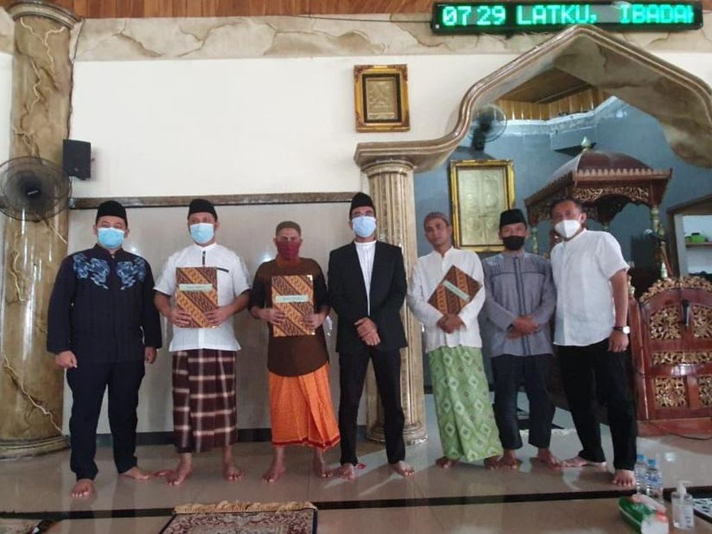 Kebahagiaan Umar Patek, Terpidana Bom Bali Dapat Remisi Lebaran 2021 Kebahagiaan Umar Patek, Terpidana Bom Bali Dapat Remisi Lebaran 2021