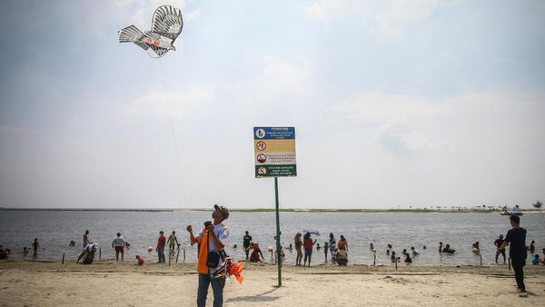 Ancol Ramai Didatangi Warga Jakarta di Hari Kedua Lebaran
