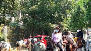 Berkuda di Tengah Kota Bandung, Bisa!