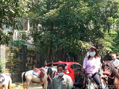 Berkuda di Tengah Kota Bandung, Bisa!