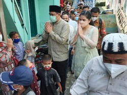 1 Syawal, Bobby & Kahiyang Tinjau Warga Terdampak Banjir Sungai Deli