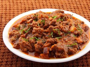 Makan Enak saat Idul Adha Tanpa Gangguan Kolesterol? Bisa, Ini 3 Tipsnya