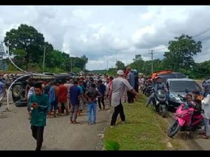 Diduga Sopir Ngantuk, Mobil Eks Bupati Bungo Jambi Terguling