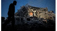 Foto Populer Sepekan: Gaza Digempur Israel-Lebaran Kedua di Masa Pandemi