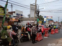 Kendaraan Wisatawan Padati Jalur Alternatif Cirebon-Kuningan
