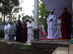 Jemaah Aboge Probolinggo Gelar Salat Id Jumat Pagi