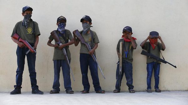 Kala Anak-anak Meksiko Angkat Senjata Lawan Kartel Narkoba