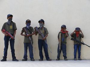 Kala Anak-anak Meksiko Angkat Senjata Lawan Kartel Narkoba Kala Anak-anak Meksiko Angkat Senjata Lawan Kartel Narkoba