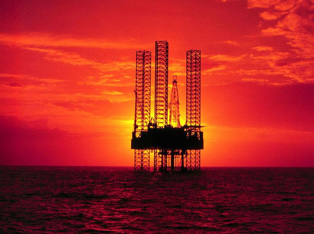 OPEC+ Pangkas Produksi Minyak, Airlangga Khawatir Subsidi BBM Bengkak Lagi