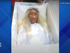 Ada-ada Saja, Wanita Ini Latihan Meninggal, Bikin Acara Pemakaman Palsu