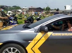 Polisi Tiba di TPU Tegal Alur Jakbar yang Sempat Ricuh, Peziarah Diminta Bubar