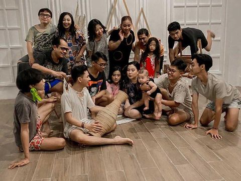 Potret foto keluarga anti mainstream.