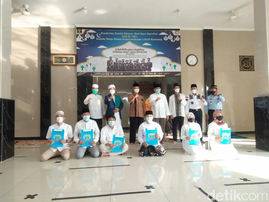 542 Napi Lapas Karawang Terima Remisi Lebaran 542 Napi Lapas Karawang Terima Remisi Lebaran