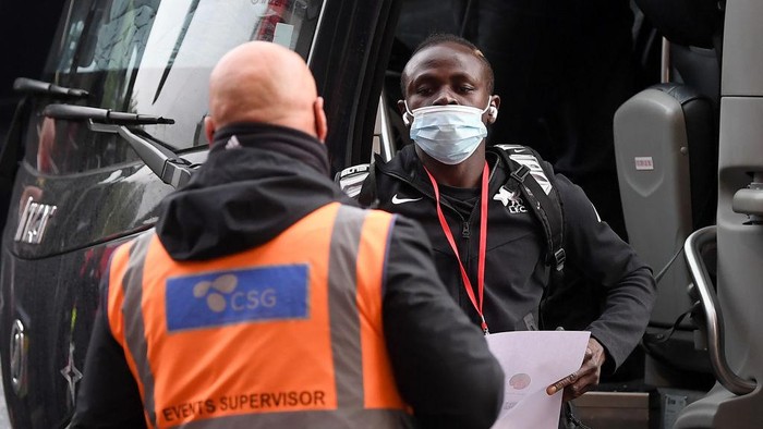 MANCHESTER, ENGLAND - MAY 13: Sadio Mane of Liverpool arrives at the stadium prior to the Premier League match between Manchester United and Liverpool at Old Trafford on May 13, 2021 in Manchester, England. Sporting stadiums around the UK remain under strict restrictions due to the Coronavirus Pandemic as Government social distancing laws prohibit fans inside venues resulting in games being played behind closed doors. (Photo by Michael Regan/Getty Images)