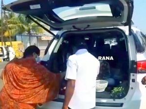 Pemandangan Langka! Toyota Fortuner Dipakai Jualan Sayur