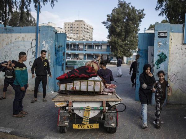 Warga Palestina Mengungsi Usai Gaza Digempur Israel