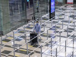 Singapura Was-was, 2 Traveler Positif Omicron Transit di Bandara Changi