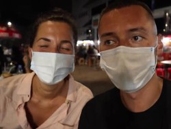 Bule Ini Tertantang Cicip Soto Padang hingga Sambal Setan yang Pedas Nampol