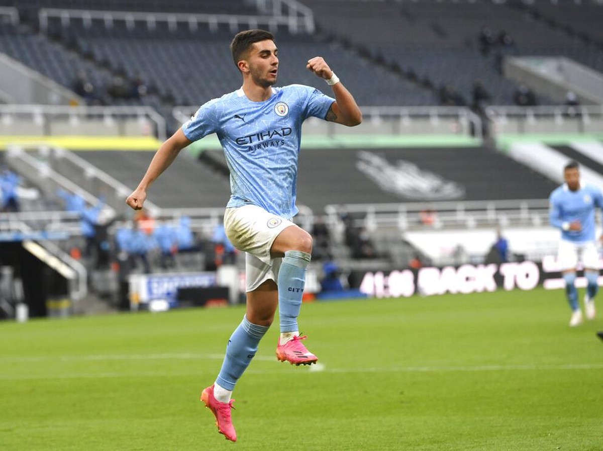 Final Liga Champions, Ferran Torres sebut Manchester City melakukan persiapan tak biasa menatap duel dengan Chelsea. (Foto: AP/Stu Forster)
