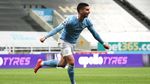 Barcelona Berburu Striker Baru