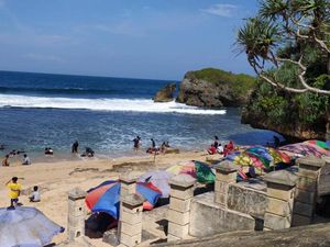 H+1 Lebaran, Belasan Ribu Wisatawan Jejali Pantai Gunungkidul