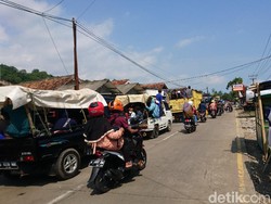 Libur Lebaran, Jalur Alternatif ke Anyer Macet 2 Km