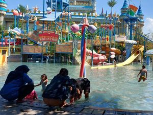 Langgar Prokes, Kolam Renang Water Park Kenjeran Surabaya Ditutup Satgas