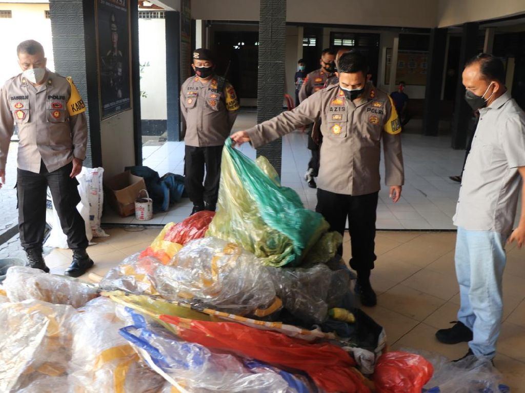 Selama Lebaran 2021, 33 Balon Udara di Ponorogo Diamankan Selama Lebaran 2021, 33 Balon Udara di Ponorogo Diamankan