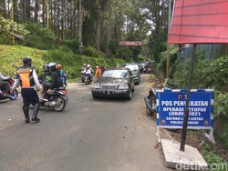 Ratusan Kendaraan Luar Bandung Raya yang Masuk Lembang Diputarbalik