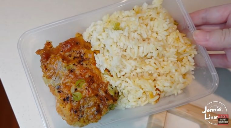 YouTuber Jennie Linando bikin kreasi nasi ayam gulai dari McDonald's yang tengah viral.