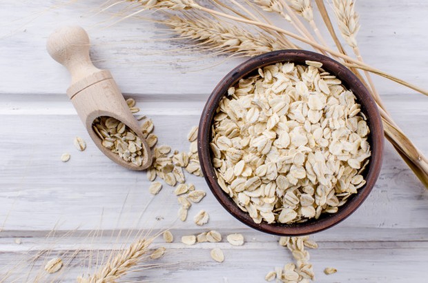 Bahan selanjutnya yang bisa membantu mengecilkan pori-pori adalah oat. Sebab, oat mengandung antioksidan yang dapat membersihkan kulit.